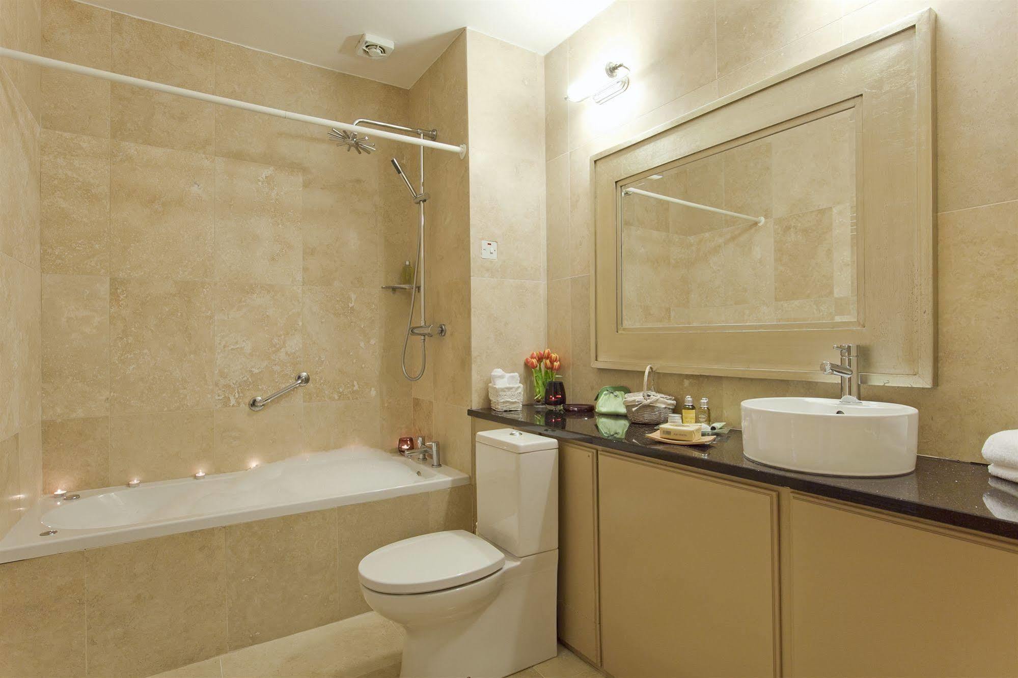 מקרום Riverside Park Hotel מראה חיצוני תמונה